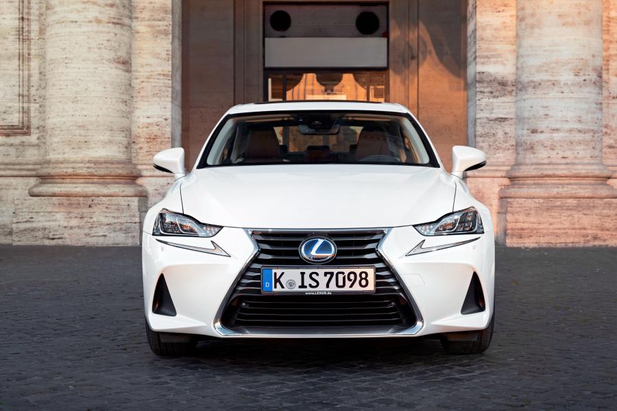  Lexus IS300h 2016 года  (WW) (фото 28 из 28)
